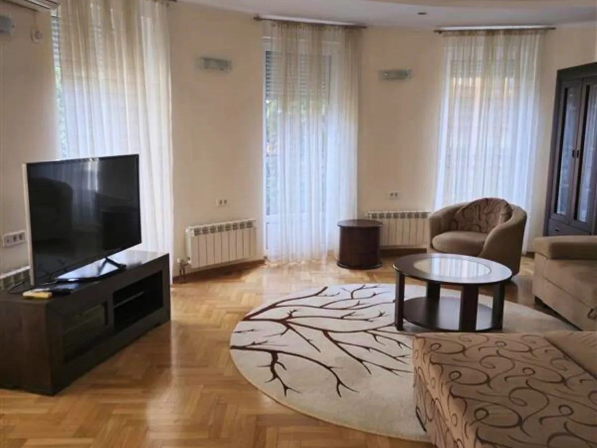 Izdavanje, trosoban stan, 82m², Dedinje Sve Podlokacije, Beograd