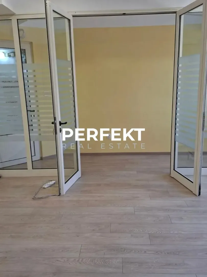 Izdavanje, poslovni prostor, 49m², Centar, Pančevo