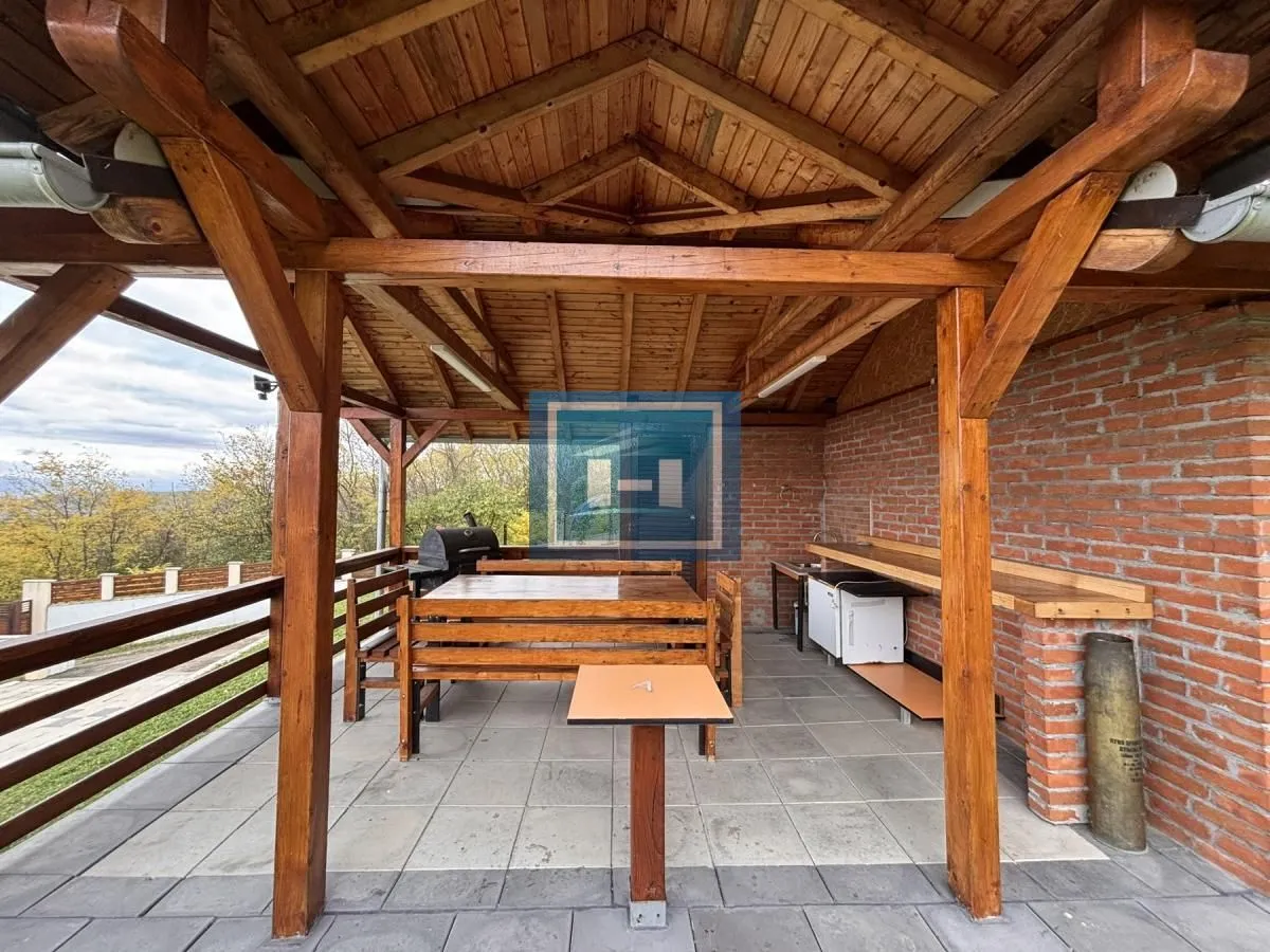 Prodaja, kuća, 220m², Đurđevo brdo, Jagodina