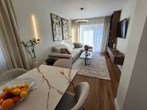 Prodaja, dvosoban stan, 70m², Centar, Tivat - image 1