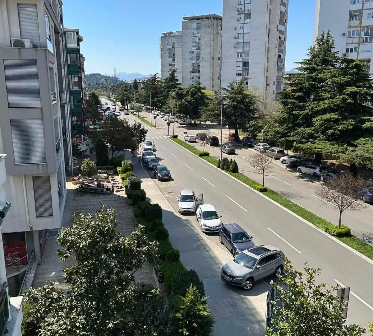 Izdavanje, jednosoban stan, 56m², Momišići, Podgorica