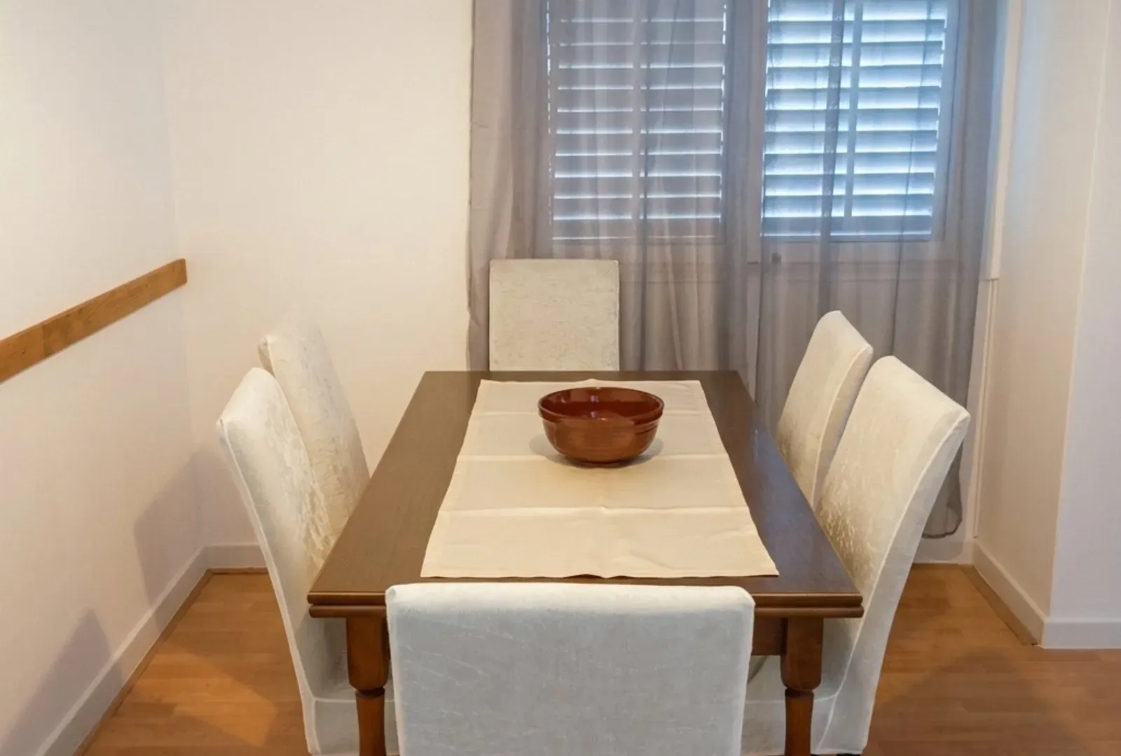 Izdavanje, dvosoban stan, 80m², Đenovići, Herceg Novi