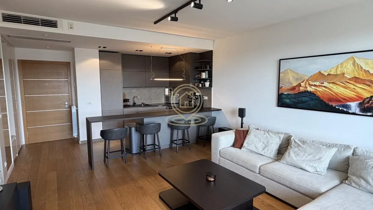 Izdavanje, trosoban stan, 89m², Savski Venac, Beograd