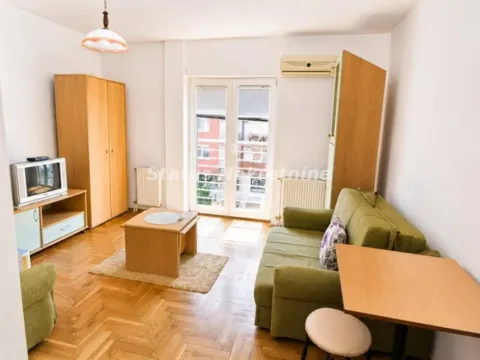 Prodaja, garsonjera, 24m², Bulevar Evrope, Novi Sad Sve Podlokacije - image 1