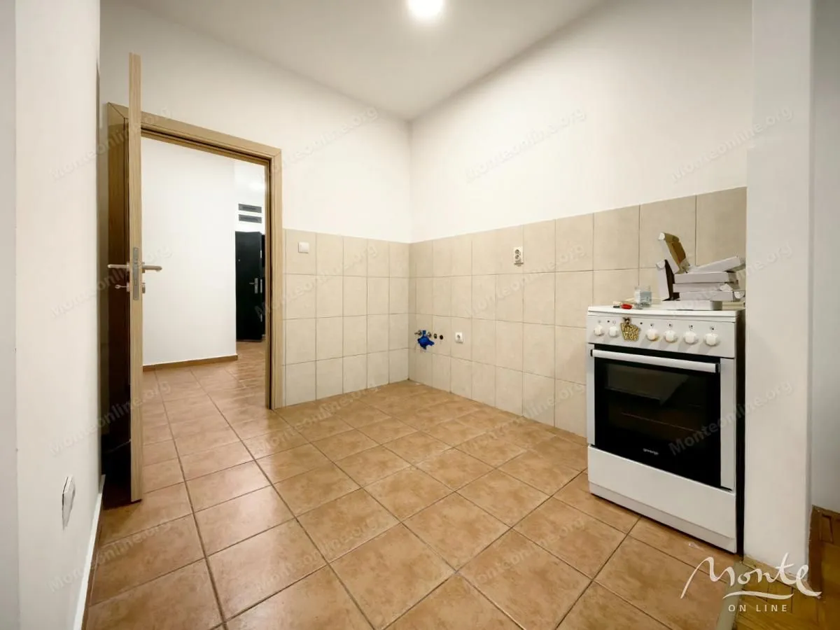 Prodaja, dvosoban stan, 74m², Podgorica, Crna Gora