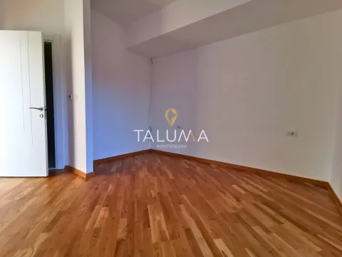 Izdavanje, trosoban stan, 117m², Momišići, Podgorica - image 2
