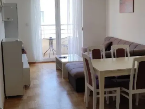 Izdavanje, dvosoban stan, 51m2, Centar, Budva Izdavanje, dvosoban stan, 51m2, Centar, Budva