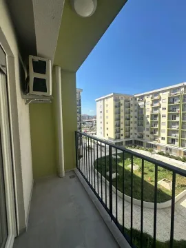 Pogled sa terase na susjedne zgrade i dvorište. - image 10