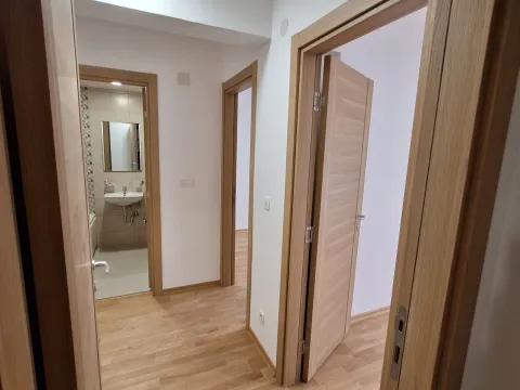 Izdavanje, dvosoban stan, 57m², Stari Aerodrom, Podgorica - image 5