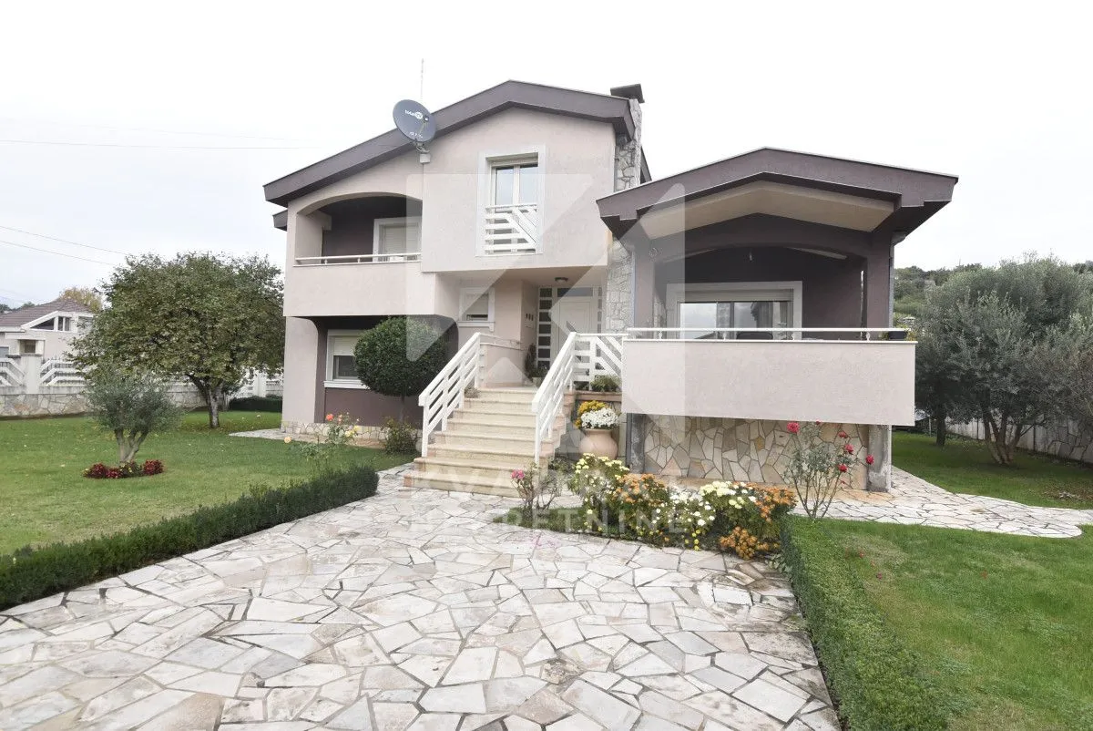 Rent, house, 320m², Dalmatinska ulica, Podgorica