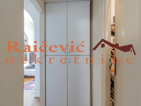Prodaja, četvorosoban stan, 113m², Centar, Stara Pazova - image 8