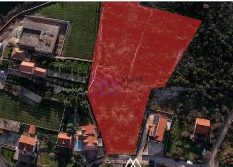 Pogled iz vazduha na građevinsku parcelu sa označenim granicama. - image 3