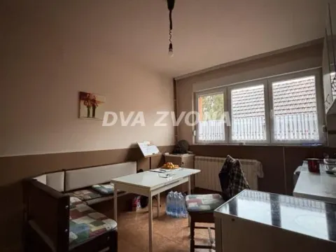 Prodaja, kuća, 218m², Centar, Inđija - image 3