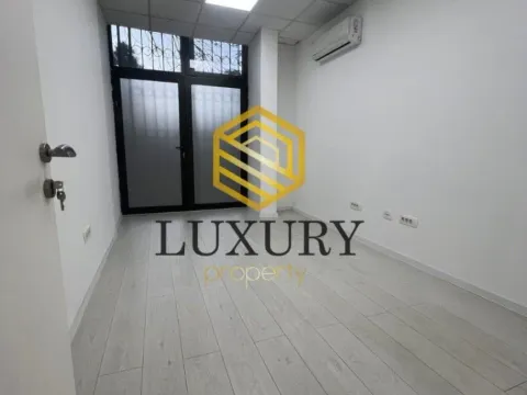 Izdavanje, poslovni prostor, 245m², Blok 5, Podgorica - image 8