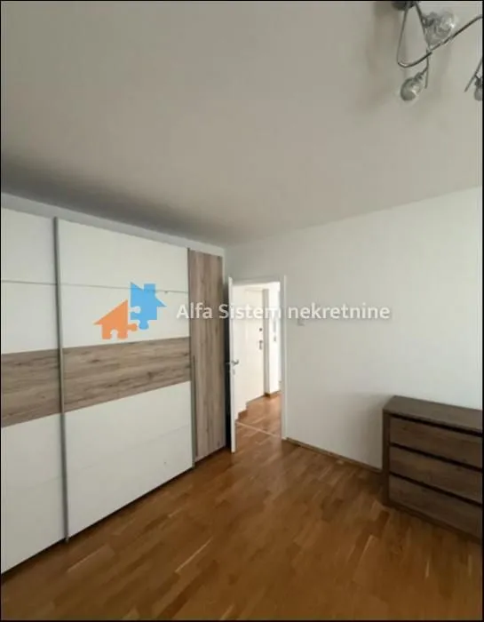 Izdavanje, trosoban stan, 70m², Novi Beograd Blok 1 Fontana, Novi Beograd Sve Podlokacije