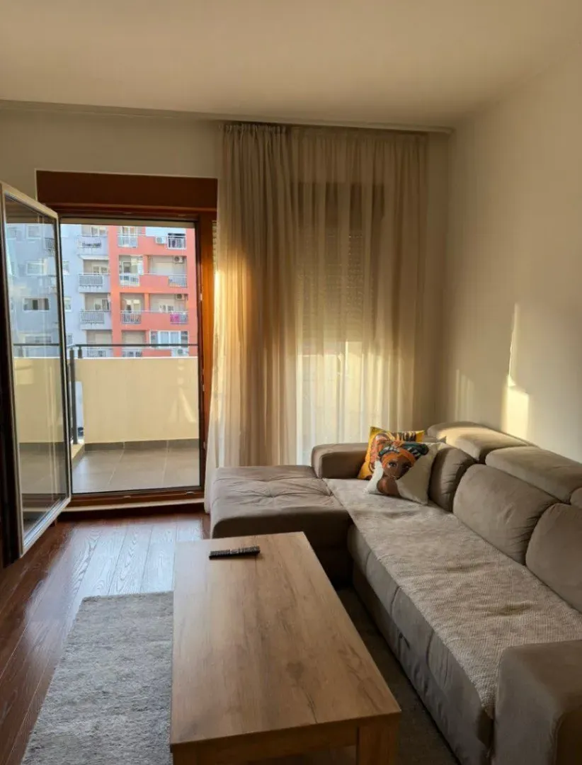 Izdavanje, jednosoban stan, 50m², Master Kvart, Podgorica