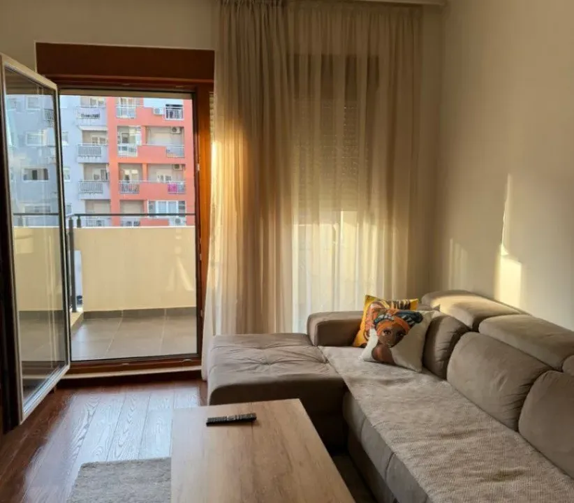 Izdavanje, jednosoban stan, 50m², Master Kvart, Podgorica