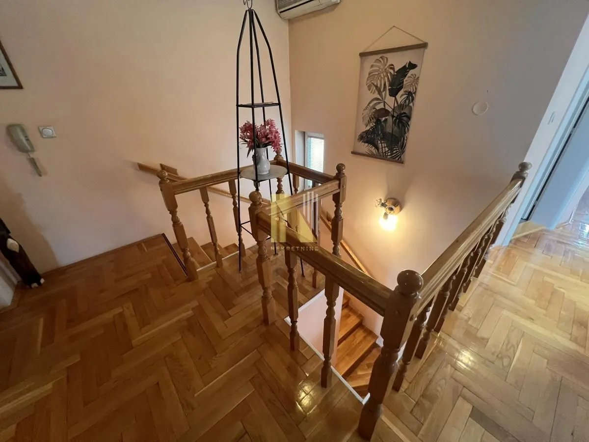 Prodaja, četvorosoban stan, 121m², Sajmište, Novi Sad