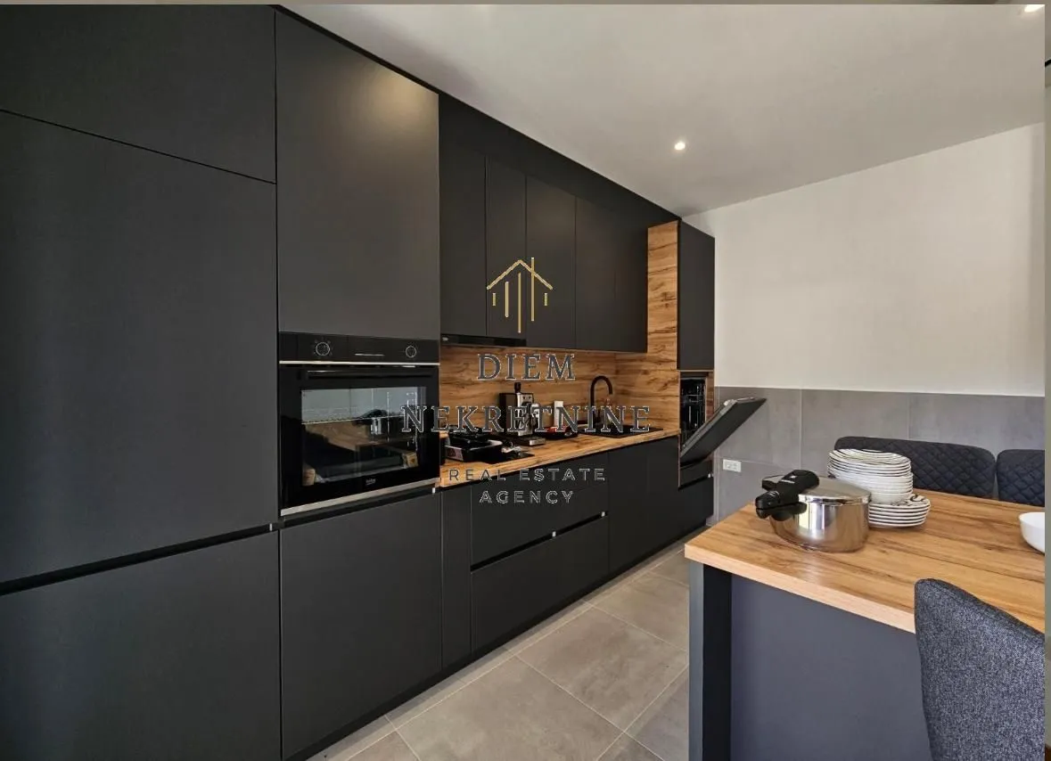Izdavanje, dvosoban stan, 115m², Polje, Bar