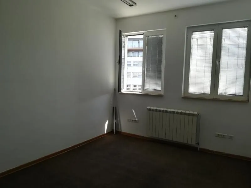 Izdavanje, poslovni prostor, 130m², Stari Grad, Beograd