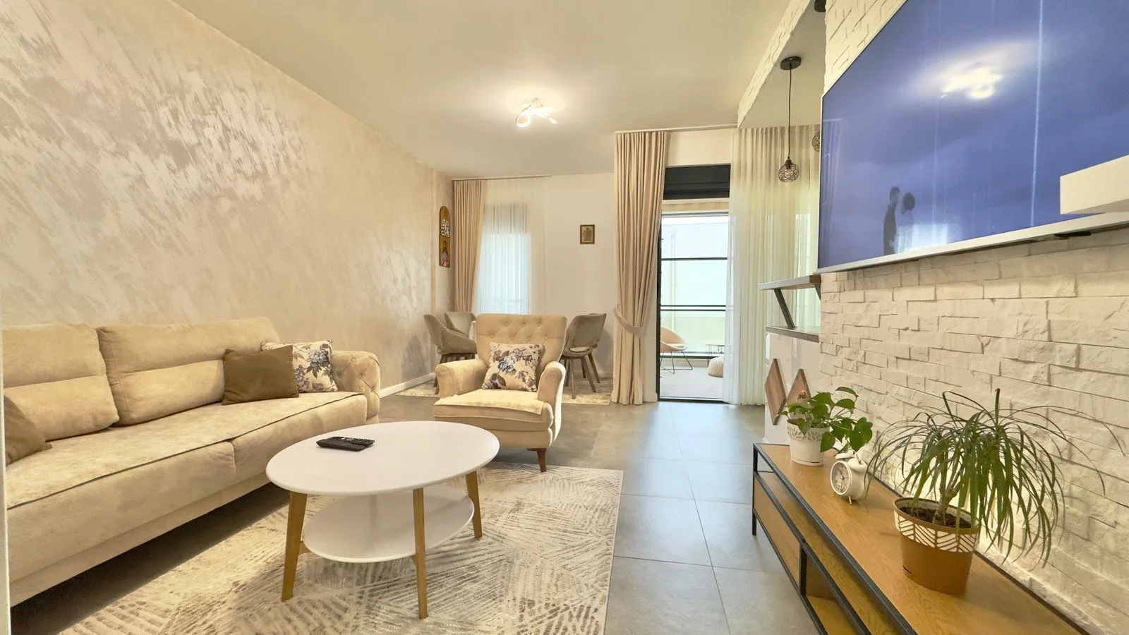 Izdavanje, trosoban stan, 76m², Kava, Tivat