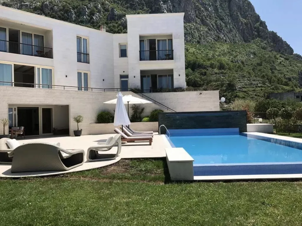 Rent, house, 600m², Blizikuće, Budva