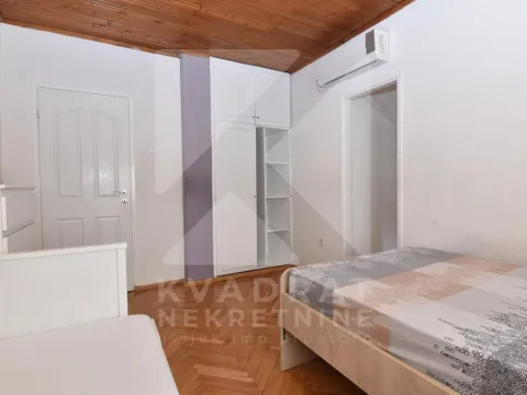 Izdavanje, kuća, 250m², Zagorič, Podgorica - image 16