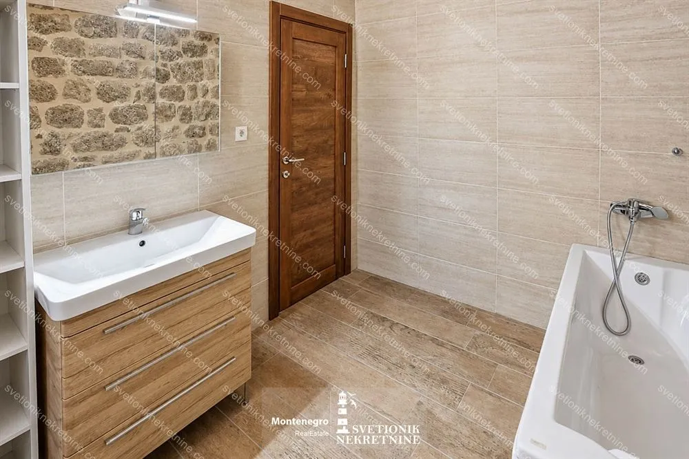 Prodaja, kuća, 130m², Muo, Kotor
