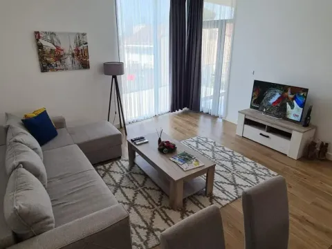 Izdavanje, stan, 51m², Tivat, Crna Gora - image 2