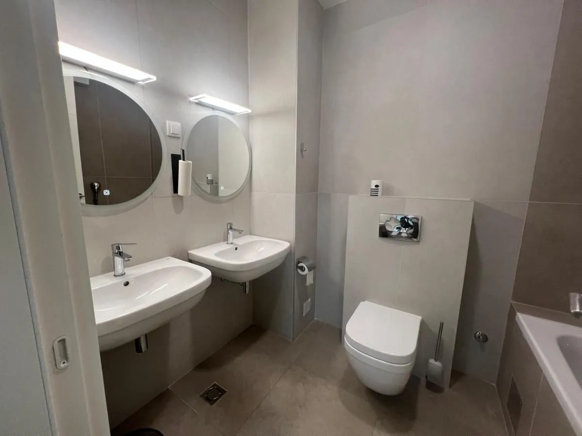 Izdavanje, trosoban stan, 112m², Savski Venac, Beograd