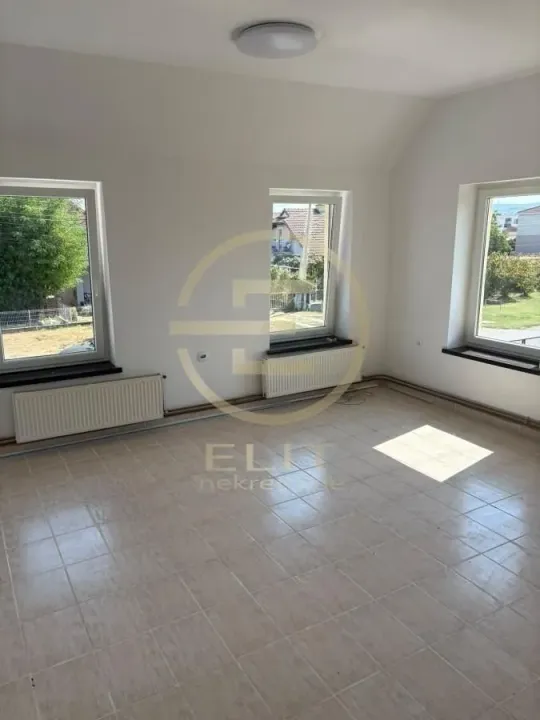 Izdavanje, poslovni prostor, 106m², Veternik, Novi Sad Sve Podlokacije