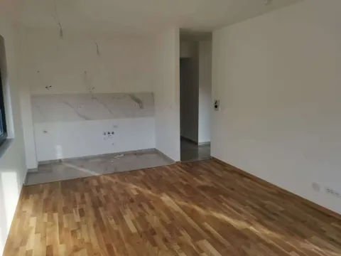 Izdavanje, jednosoban stan, 56m², City Kej, Podgorica - image 2