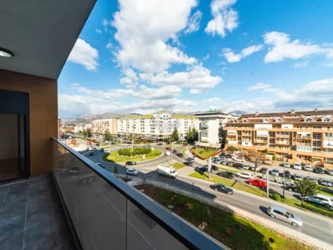 Izdavanje, dvosoban stan, 67m², Stari Aerodrom, Podgorica - image 8