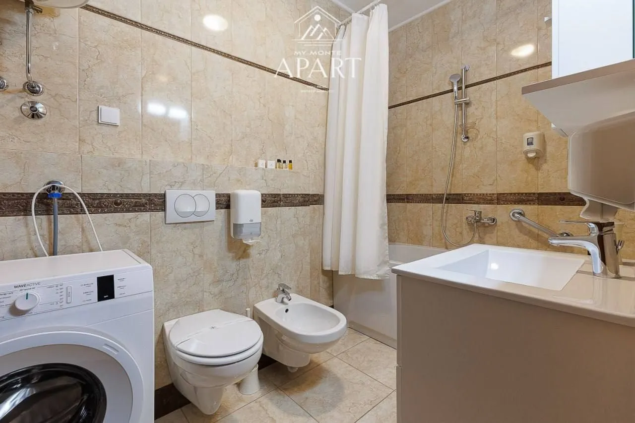 Rent, three bedroom apartment, 107m², Bečići, Budva