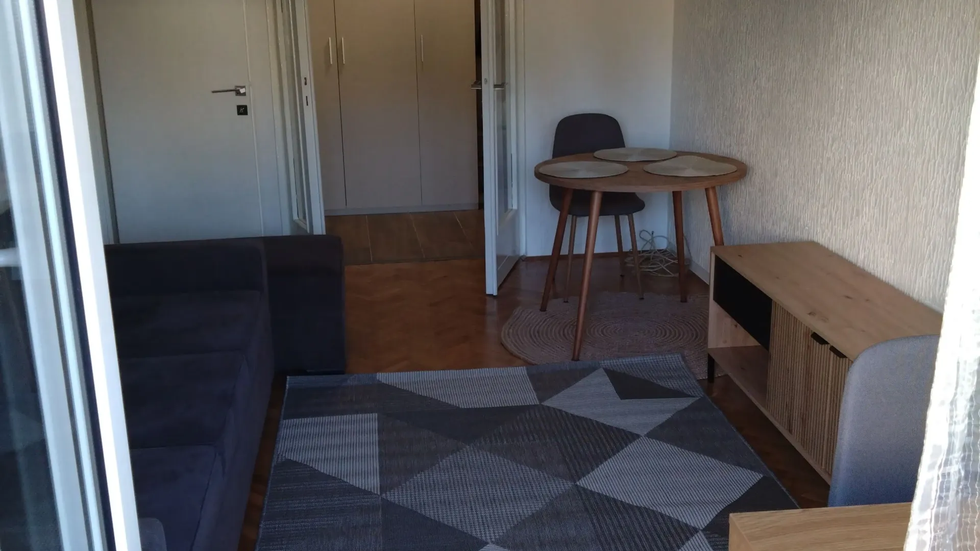 Izdavanje, dvosoban stan, 46m², Stari grad, Novi Sad
