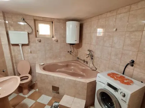 Izdavanje, dvosoban stan, 70m², Donja Gorica, Podgorica - image 2