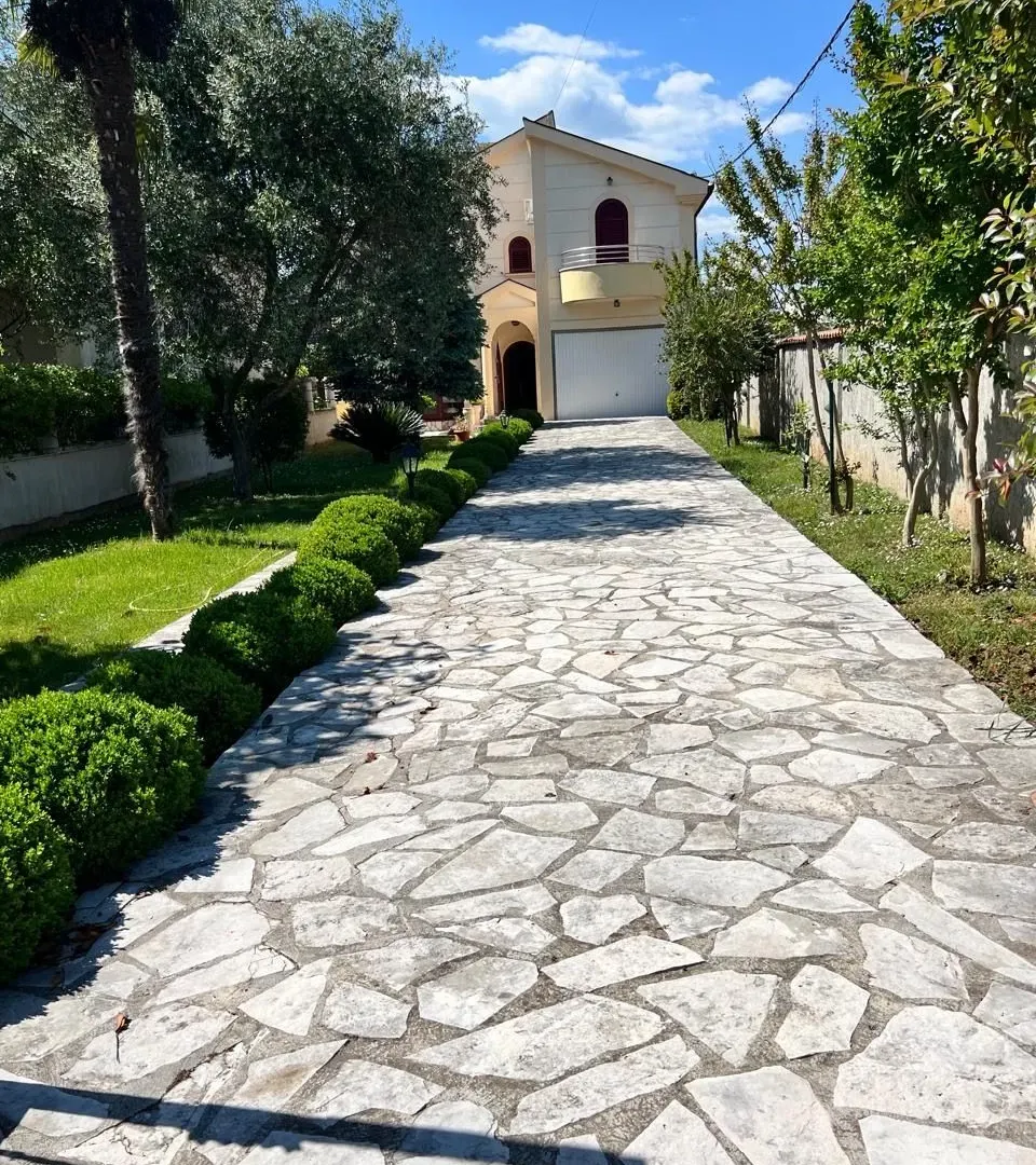 Rent, house, 200m², Donja Gorica, Podgorica