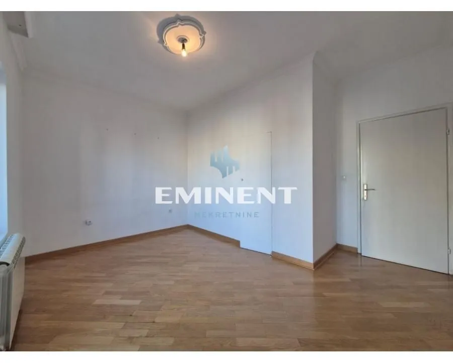 Izdavanje, trosoban stan, 110m², Kalenić Pijaca, Vračar Sve Podlokacije