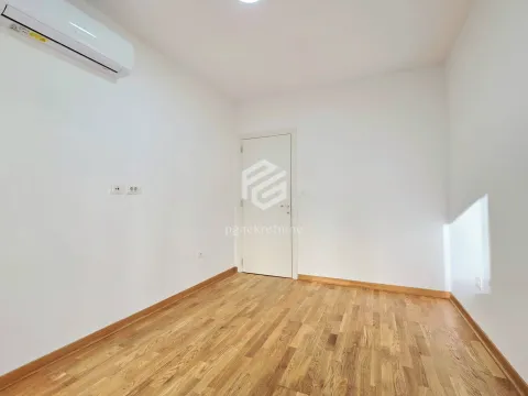 Rent, two bedroom apartment, 64m², City Kej, Podgorica - image 6