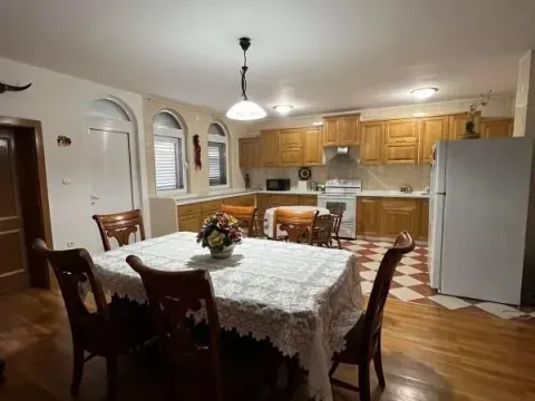 Rent, house, 400m², Zlatica, Podgorica - image 10