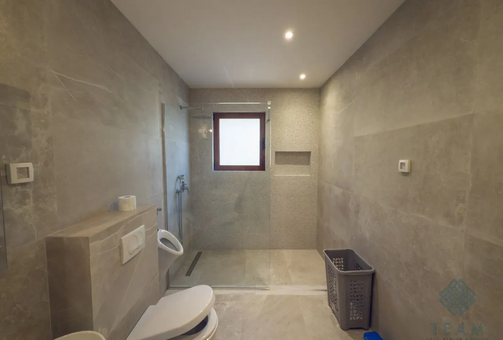 Prodaja, kuća, 330m², Centar, Kolašin