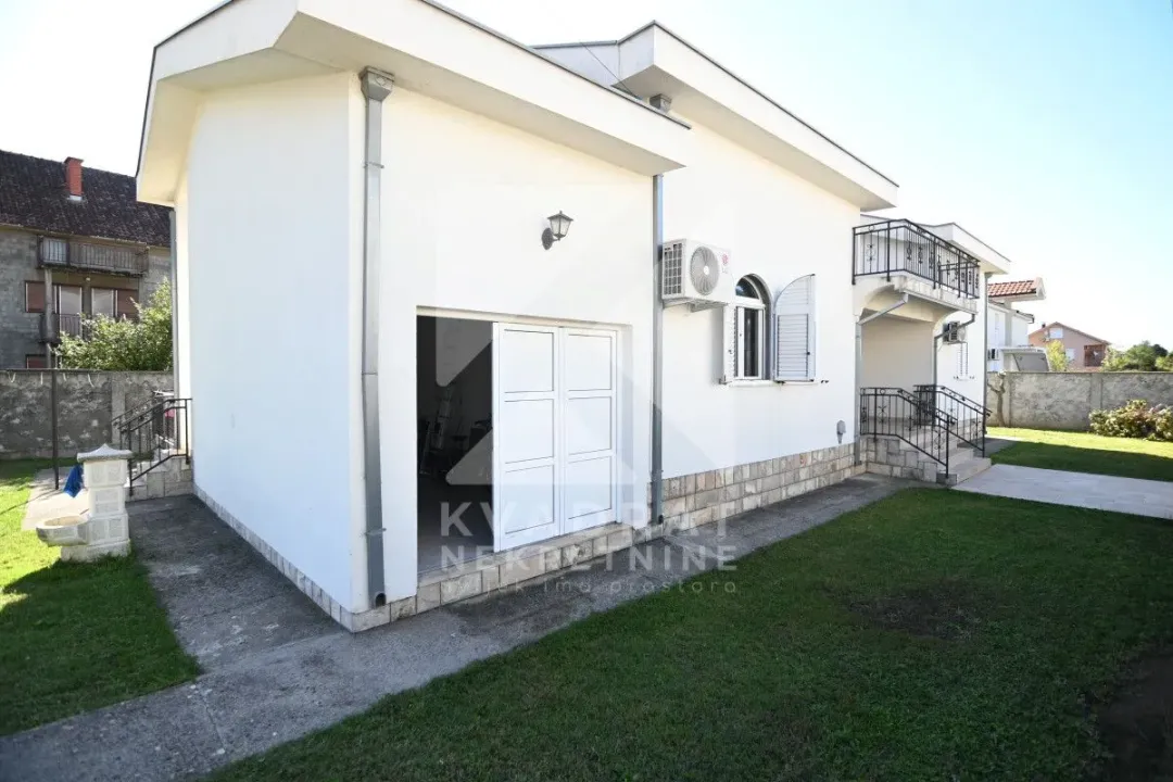 Izdavanje, kuća, 400m², Zlatica, Podgorica