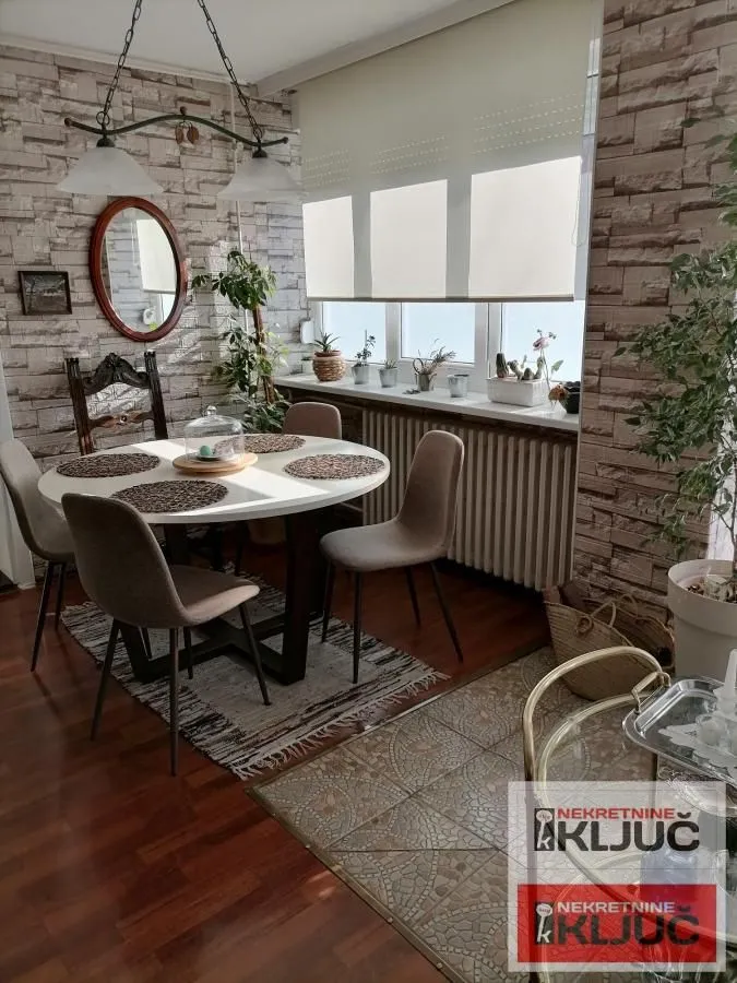 Prodaja, četvorosoban stan, 84m², Novo naselje, Novi Sad