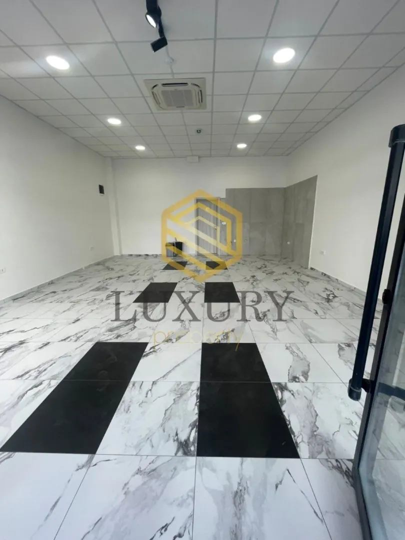Rent, office space, 54m², Central Point, Podgorica