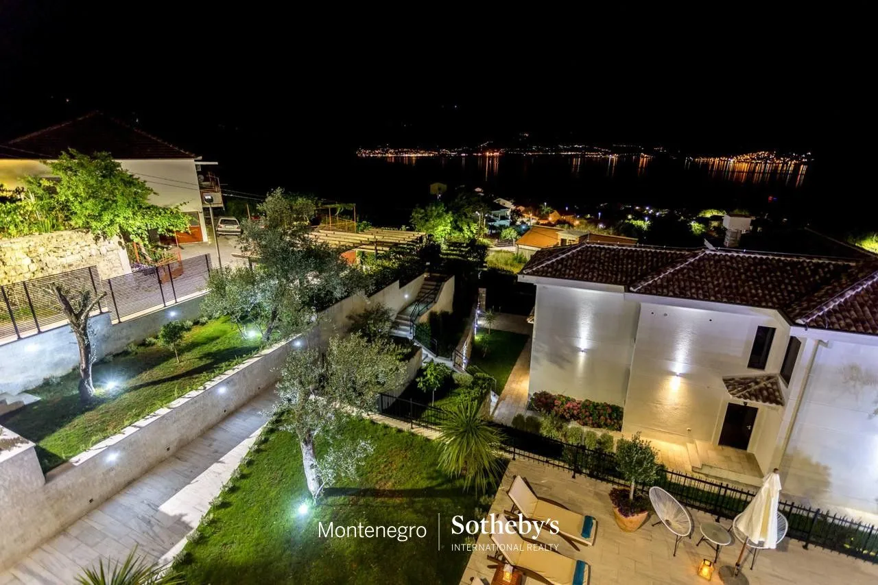 Prodaja, kuća, 350m², Đenovići, Herceg Novi