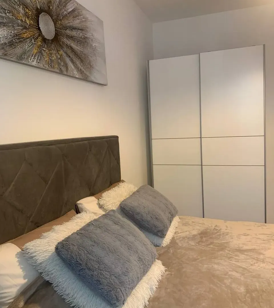 Izdavanje, jednosoban stan, 45m², Bečići, Budva