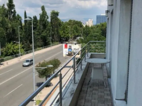 Izdavanje, jednosoban stan, 55m², Centar, Podgorica