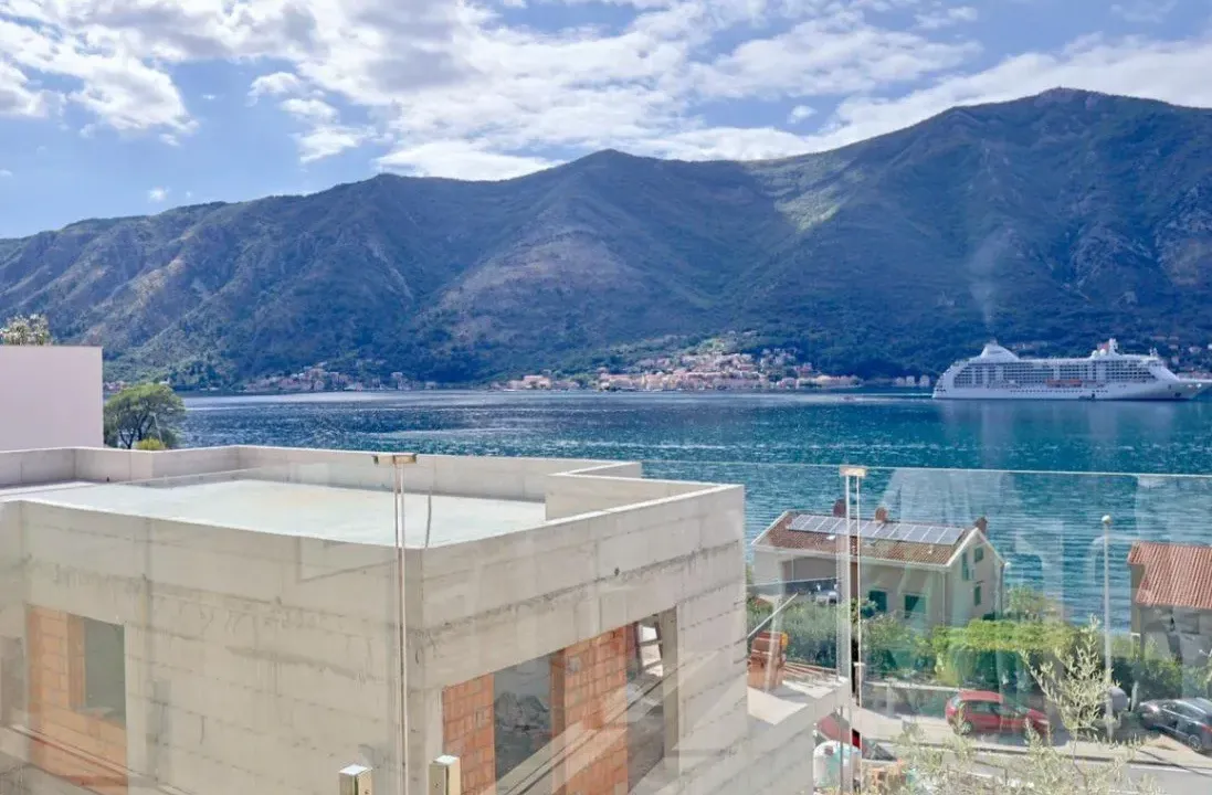 Rent, three bedroom apartment, 86m², Dobrota, Kotor