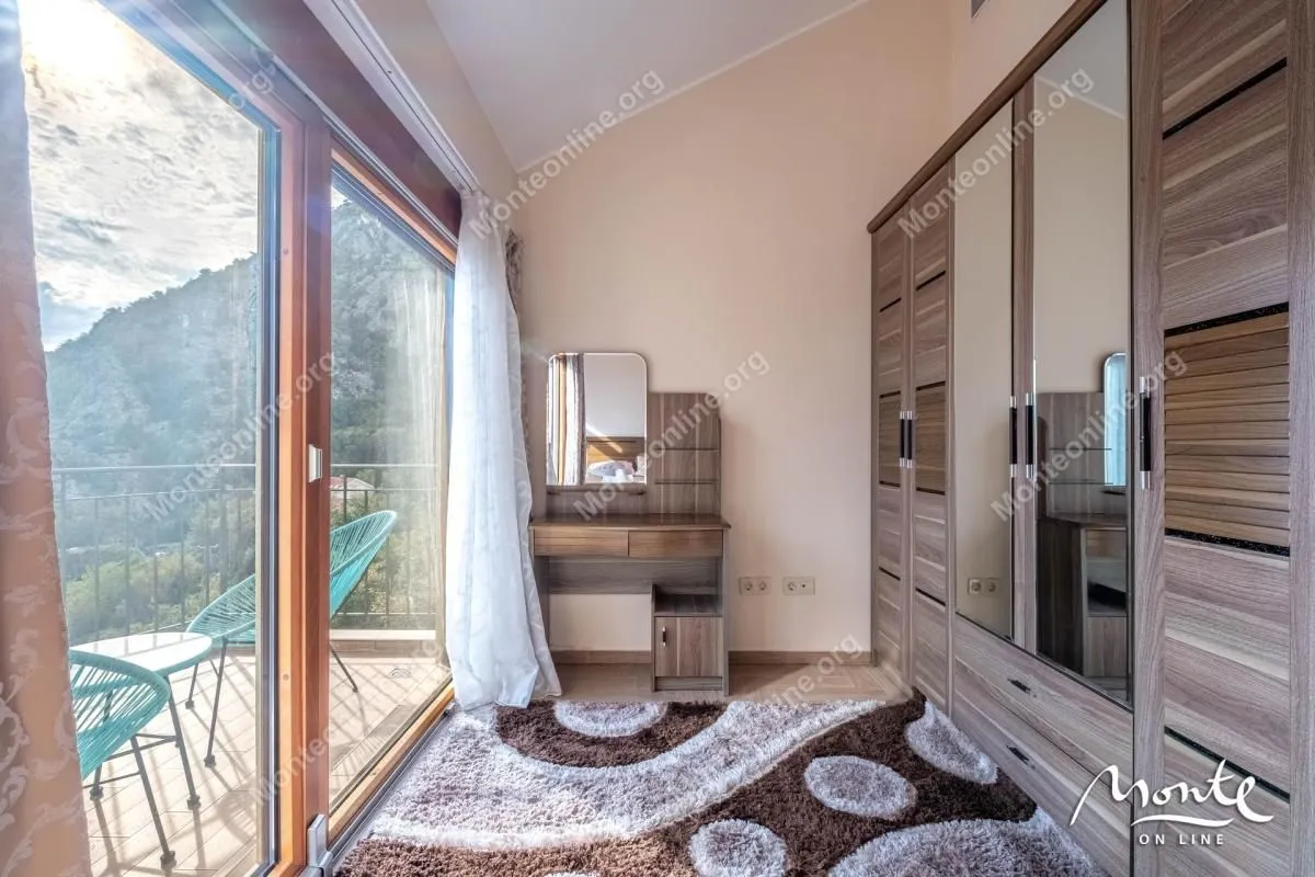 Prodaja, dvosoban stan, 104m², Orahovac, Kotor