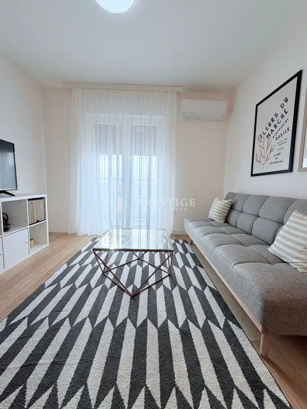 Izdavanje, jednosoban stan, 39m², Pobrežje, Podgorica